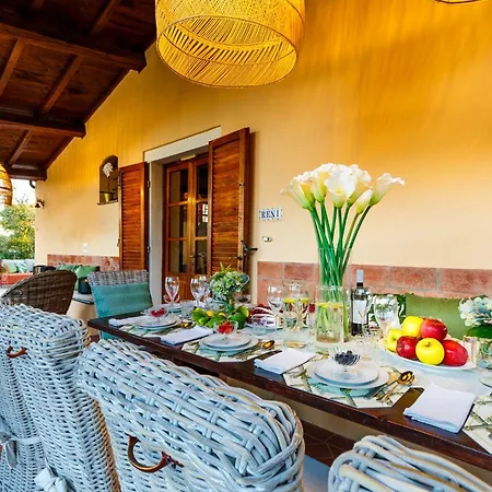Amore, A Romantic Hilltop In Villa Lucca