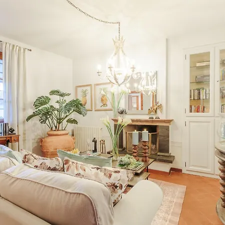 Amore, A Romantic Hilltop In * Lucca