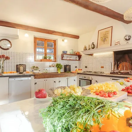 Villa Amore, A Romantic Hilltop In Lucca